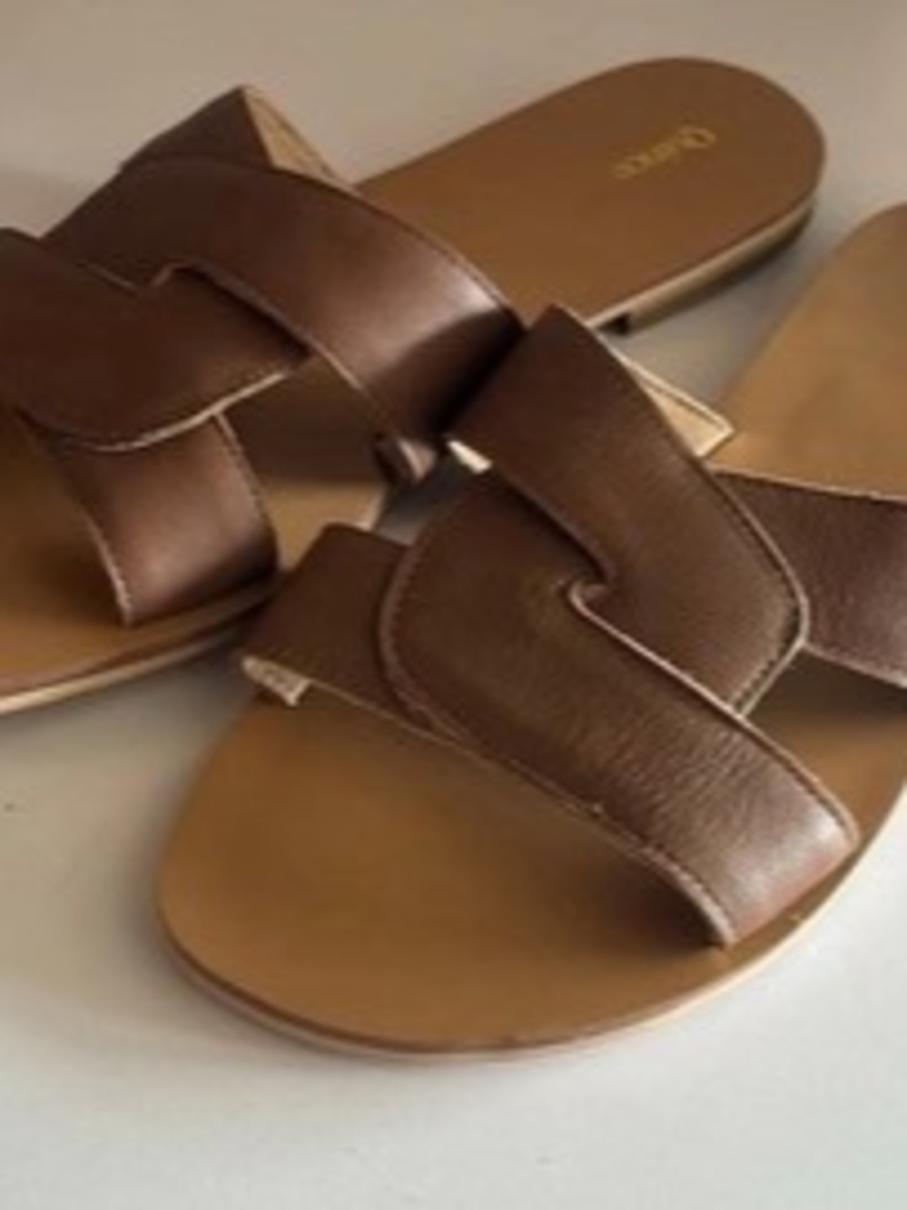 Quince Italian Leather Cross-Strap Sandal Size 8